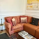 Retreat,ac,pool,ev Car Apartman *
